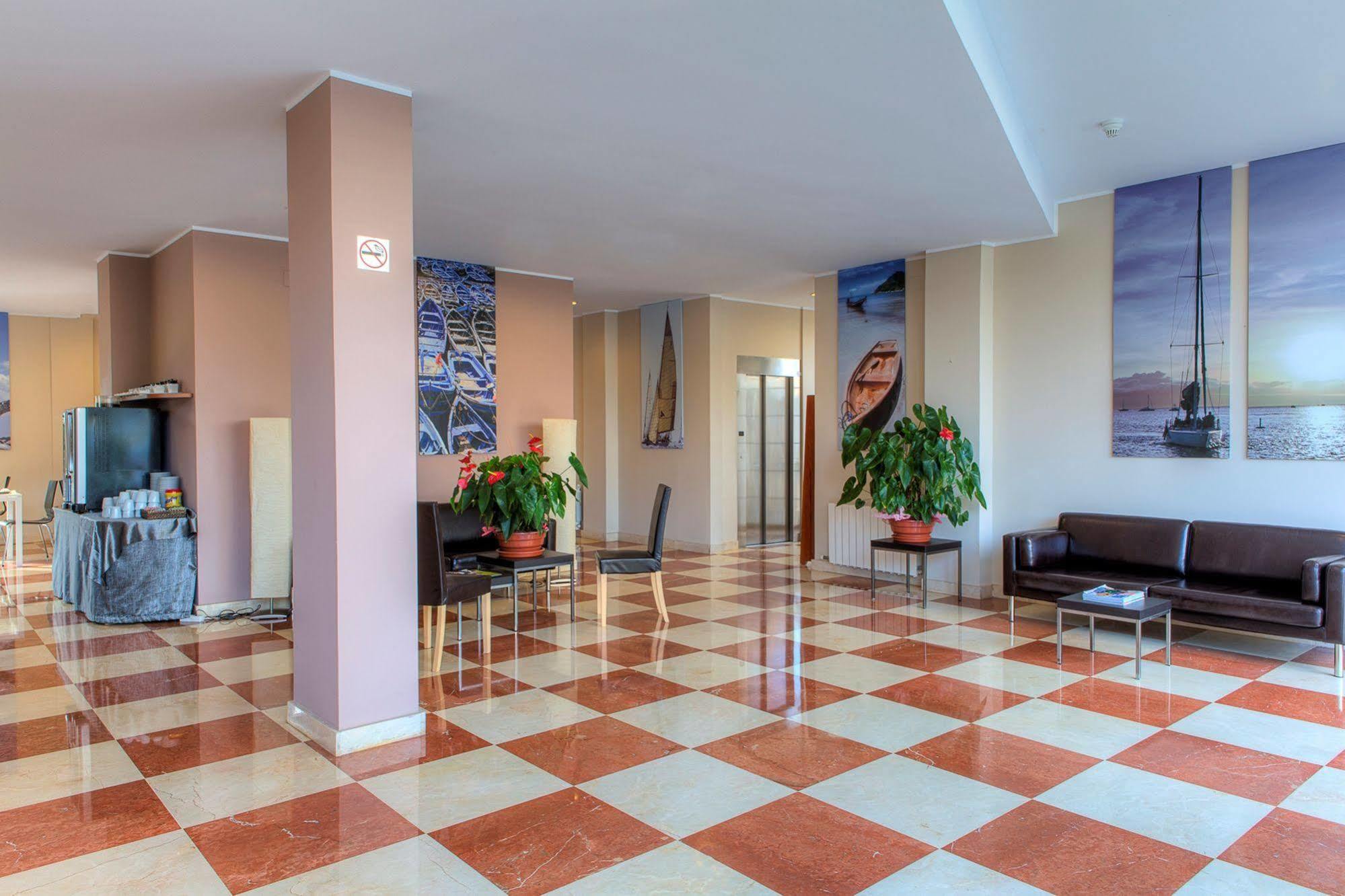 Hotel Calafell Platja Mar Экстерьер фото